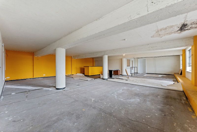 Ruime handelsruimte met loods- of opslagmogelijkheden foto 10