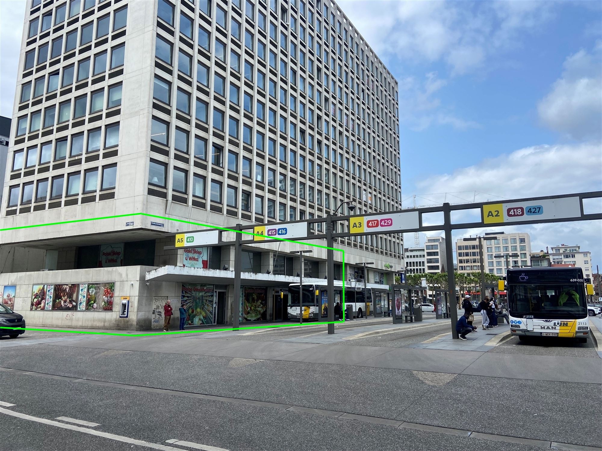 2 verhuurde commerciële ruimten aan het Operaplein, 8,3% netto rendement foto {{pictureIndex}}