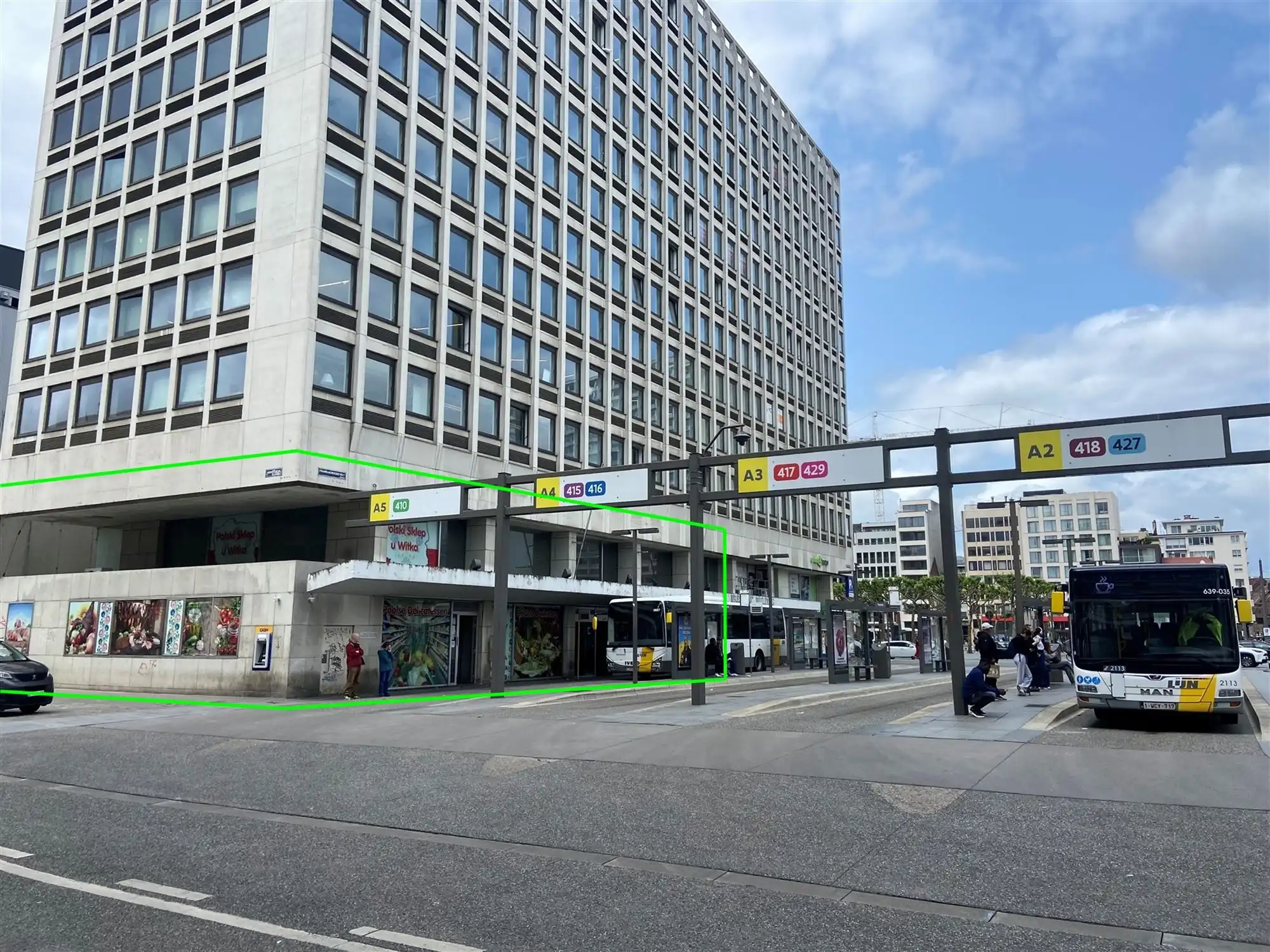 2 verhuurde commerciële ruimten aan het Operaplein, 8,3% netto rendement foto {{pictureIndex}}