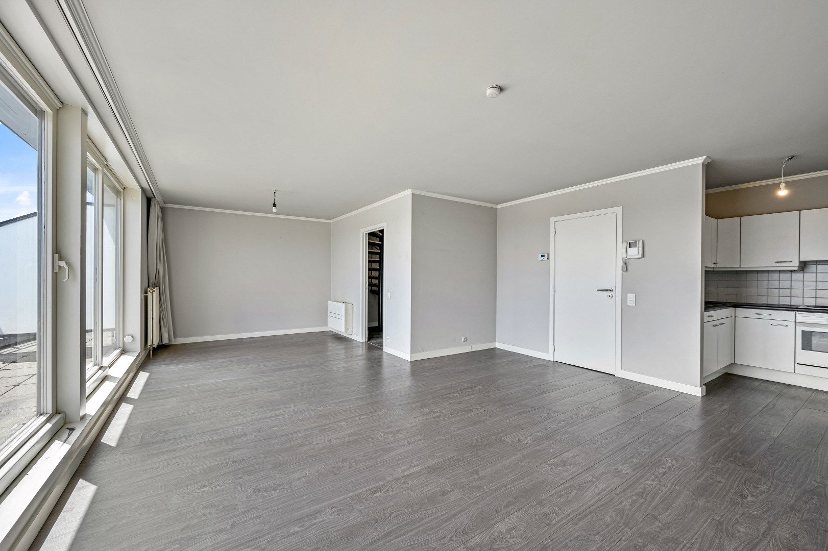 Instapklaar appartement met ruim terras foto 4