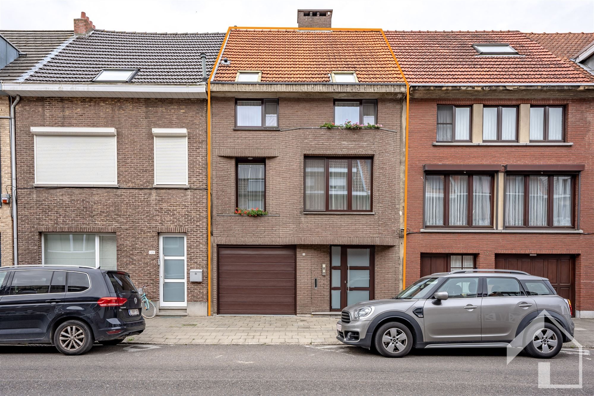 Ruime woning met 4 slaapkamers foto {{pictureIndex}}