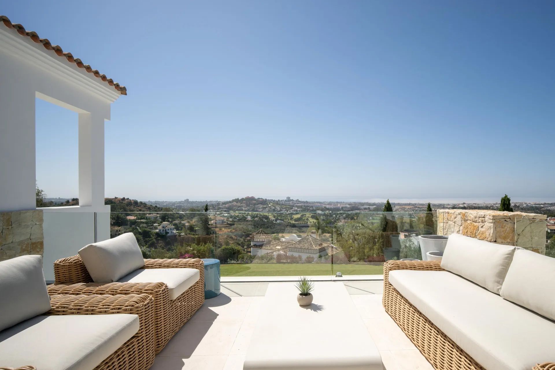 Ongekende luxe in Marbella: exclusieve nieuwbouw villa met panoramisch zicht en 5-sterren faciliteiten foto 4