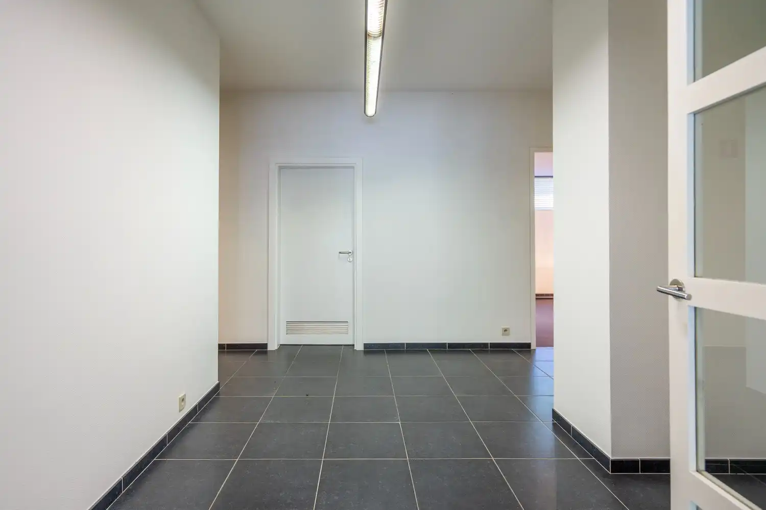 RUIME KANTOORRUIMTE 203 m² MET GARAGEBOX foto 11