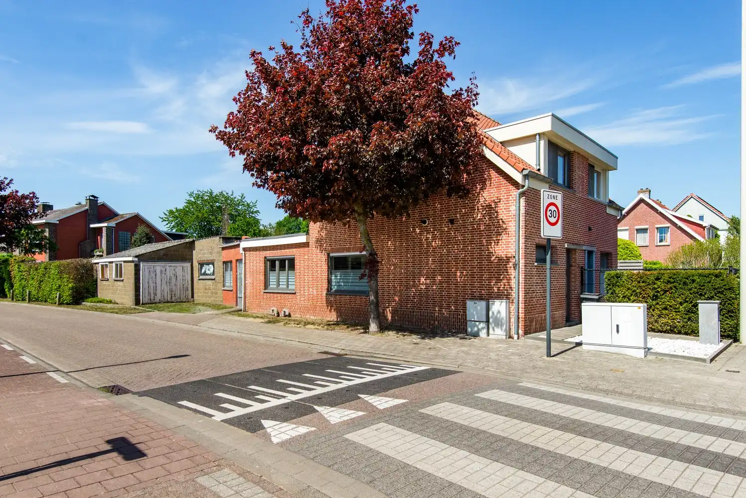 Grotendeels gerenoveerde woning op leuke locatie in Broechem! foto 15