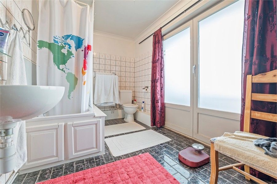 RUIME GEZINSWONING BOORDEVOL POTENTIEEL IN NIEUWERKERKEN foto 17