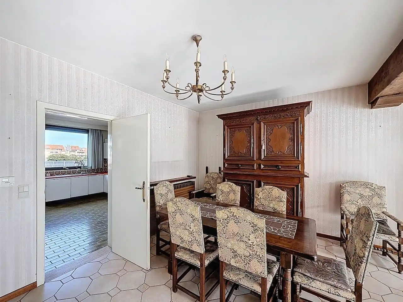 Bel-étage woning met drie slaapkamers en twee garages in het centrum van Heist-Aan-Zee foto 10