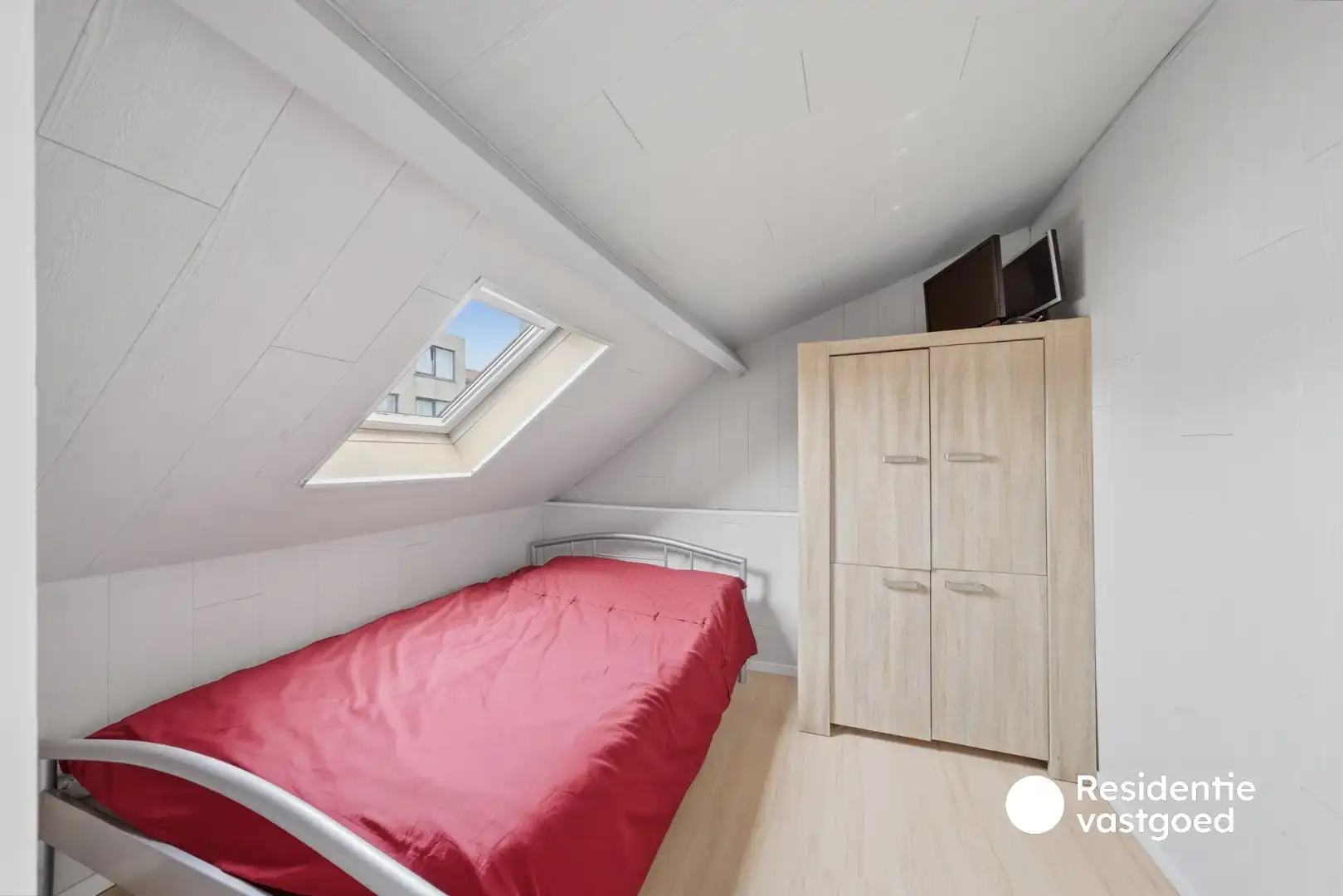 Ruime gezinswoning met 4 slaapkamers en tuin in Oostende foto 19