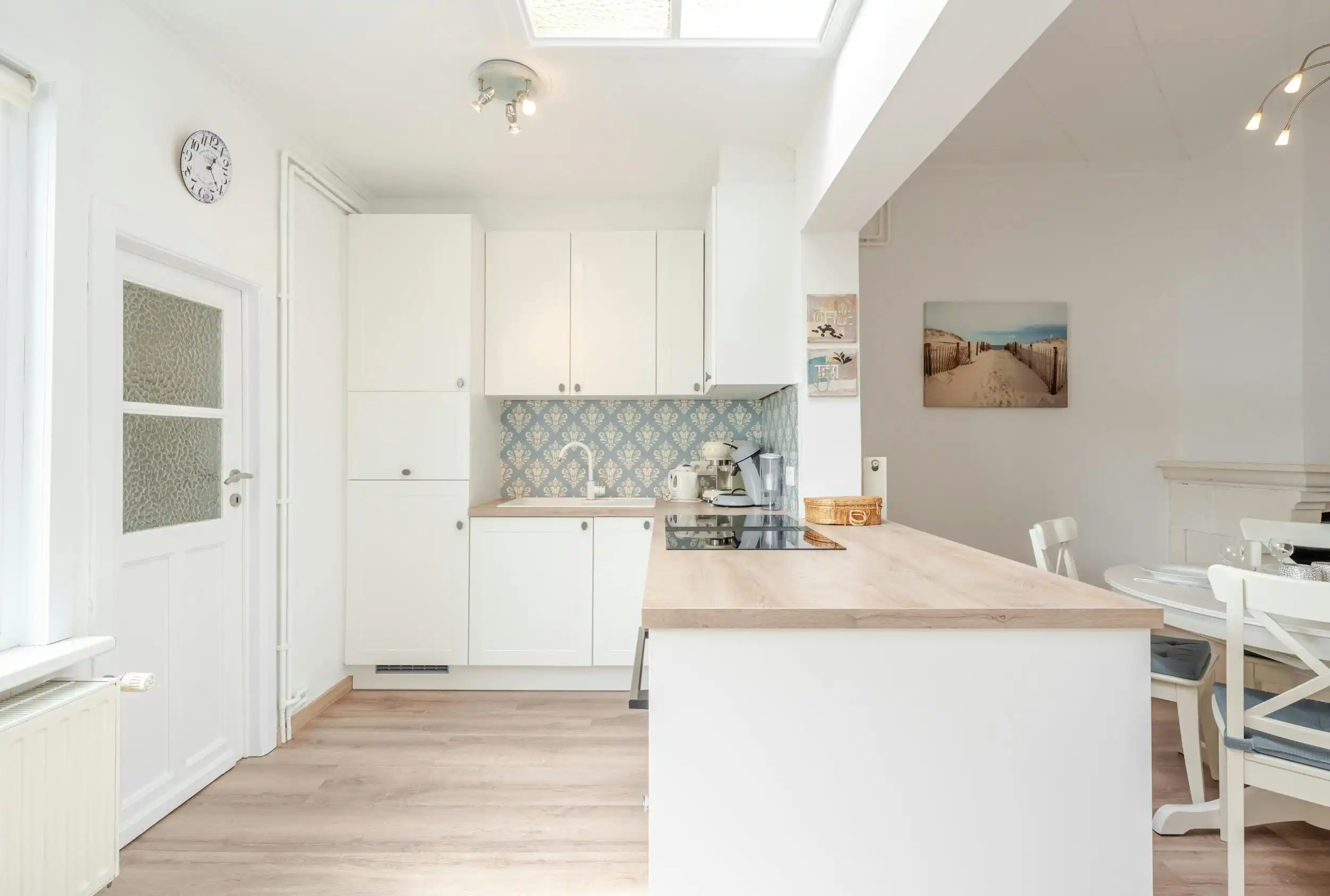 Gerenoveerde woning met stadskoertje te Nieuwpoort foto 4