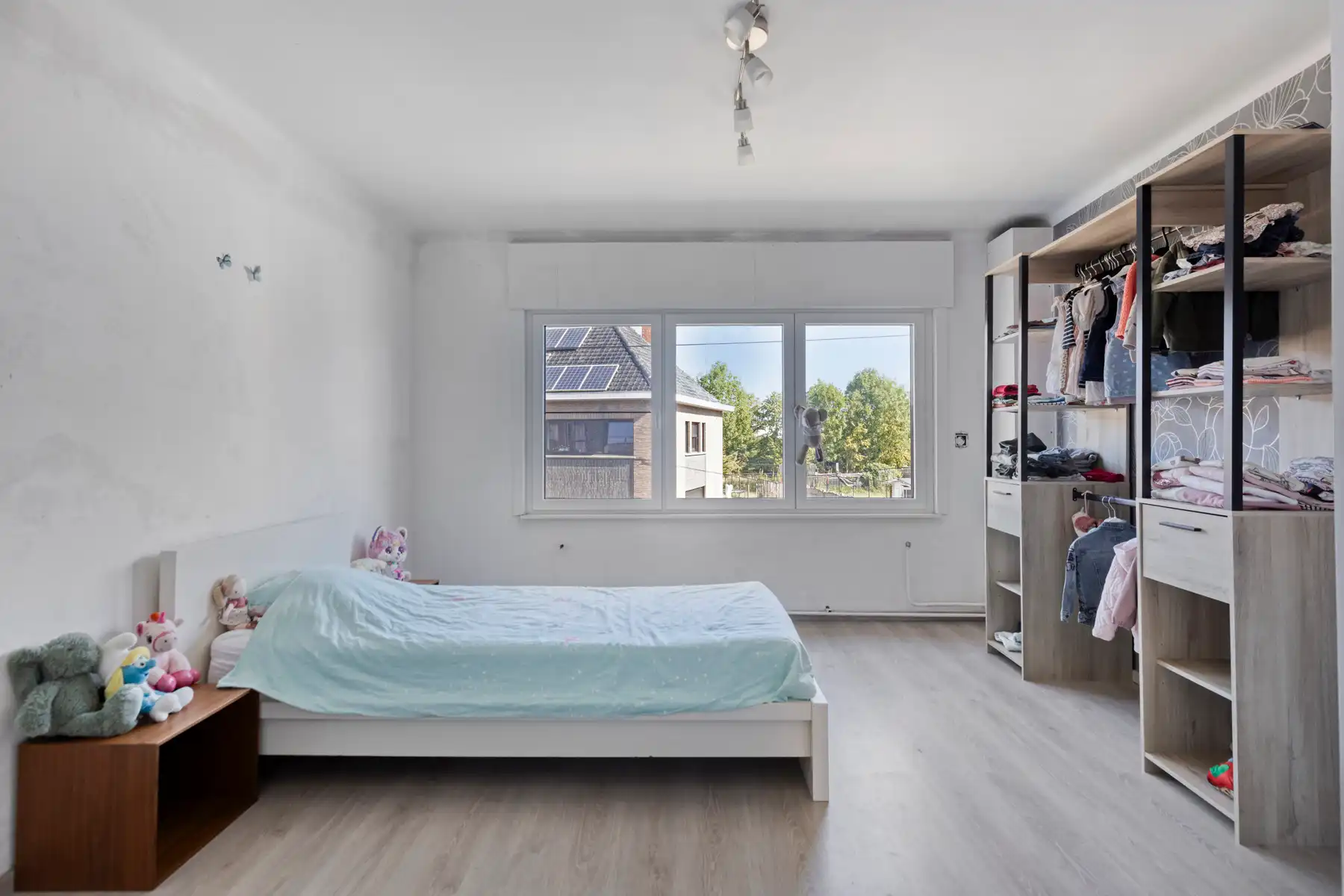 Ruime instapklare gezinswoning met 4 slaapkamers & garage. foto 16