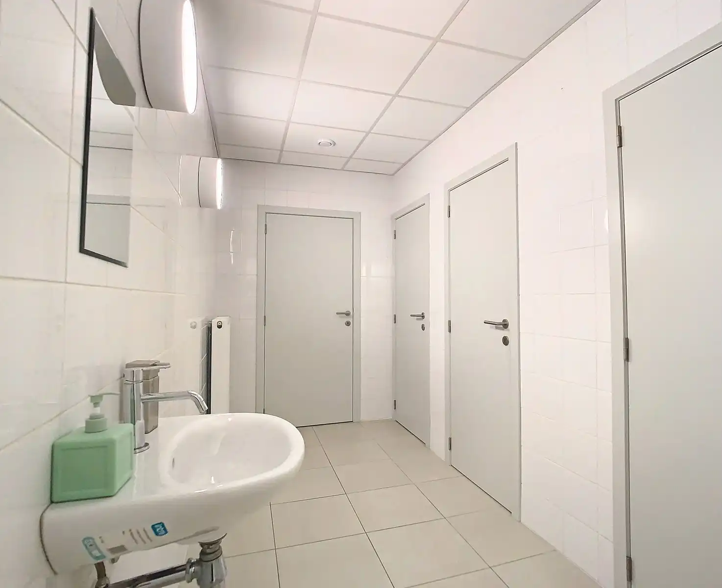 Centraal gelegen, polyvalente handelsruimte! foto 5