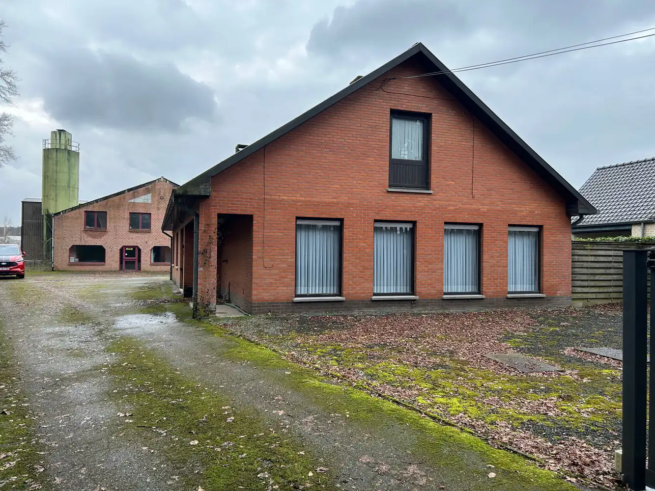 Hoofdfoto van de publicatie: WONING OP-EN MET GROND
