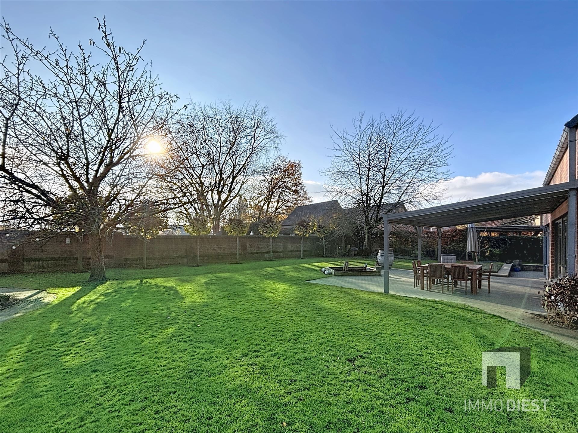 Perfecte gezinswoning in doodlopende straat met 3slpks en een mooie tuin foto 6