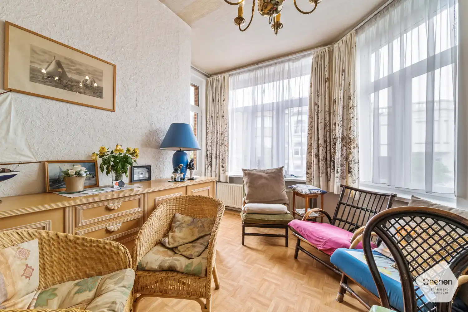 Hoofdfoto van de publicatie: Te renoveren twee slaapkamer appartement op gunstige locatie