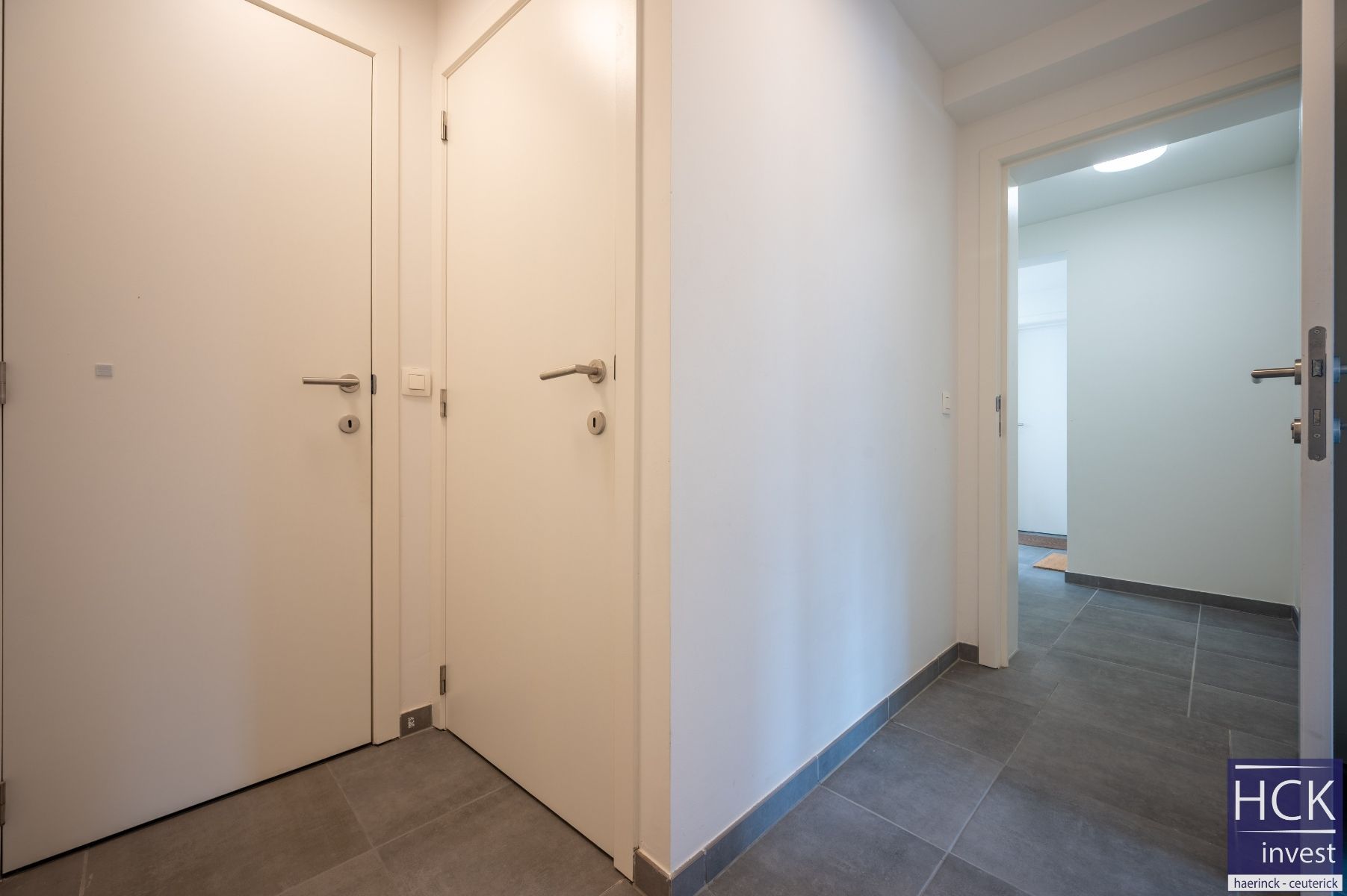KRUISHOUTEM - Nieuwbouwappartement met 1 SLPK, pal in centrum! foto 11