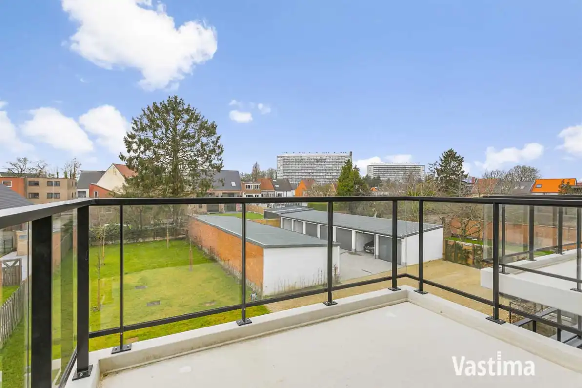 Recent appartement met 2 slaapkamers, terras, lift en garage foto 9