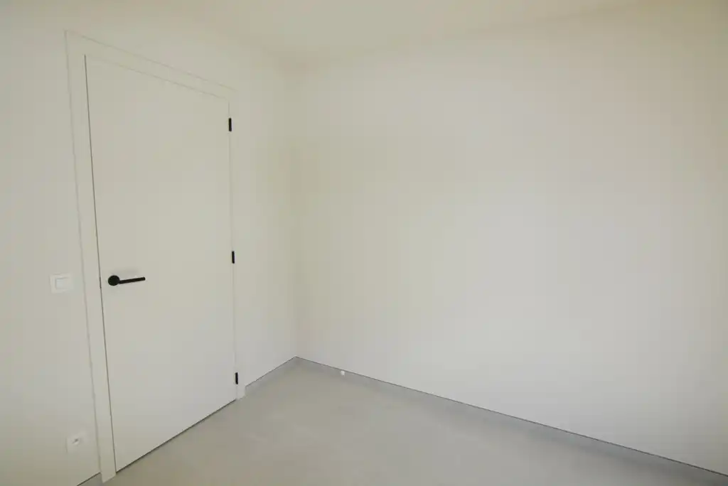Gelijkvloers nieuwbouwappartement 124 m² met 2 slpk, tuintje en 2 autostandplaatsen. foto 17