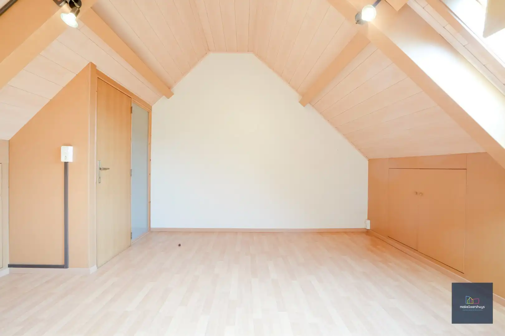 Ruime  halfopen bebouwing  met  zonnige tuin, terras en garage in Waarschoot  foto 23