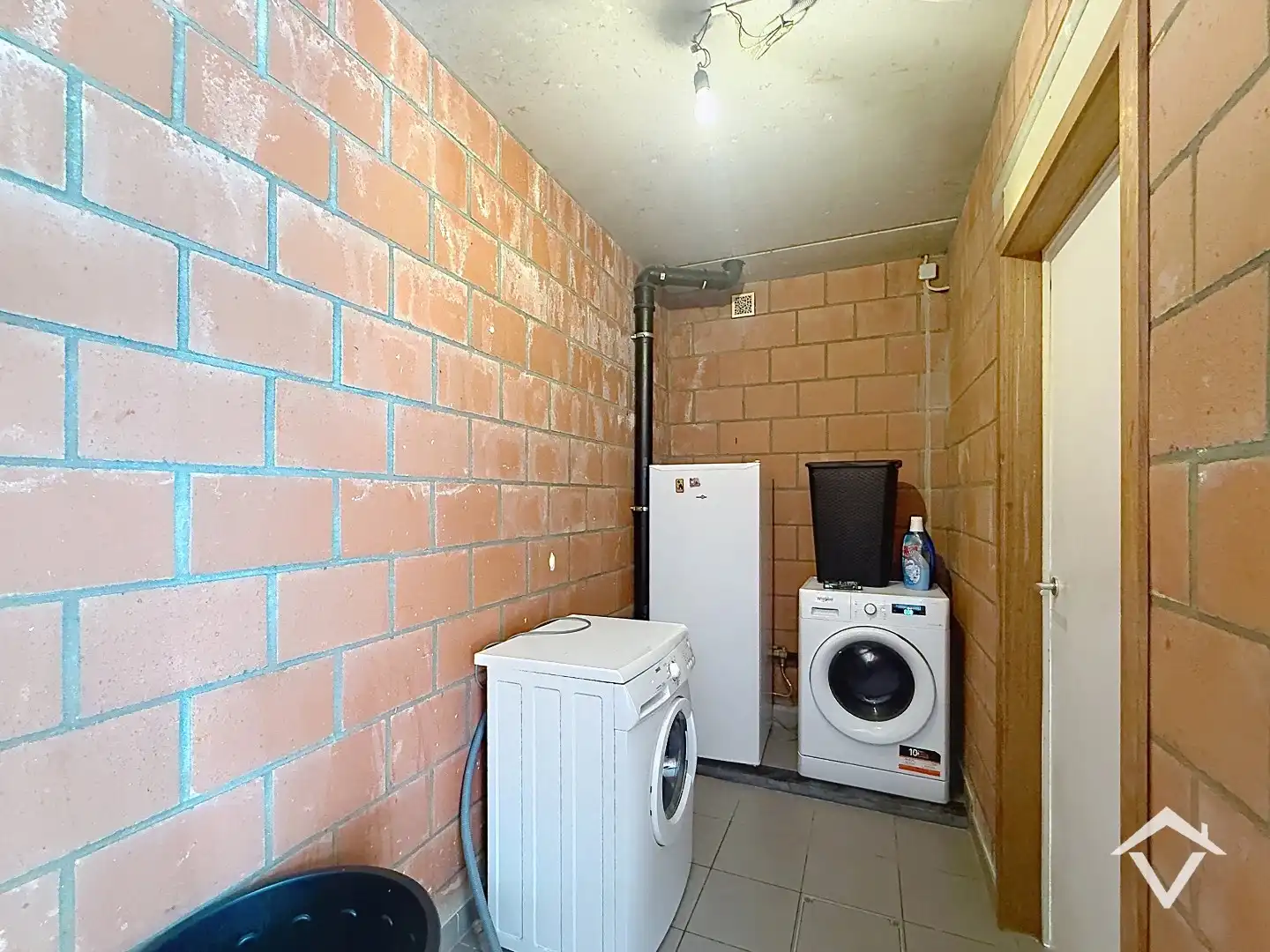 Bel-étagewoning met 2 slaapkamers, zonnig dakterras en ruime garage te centrum Roeselare foto 9