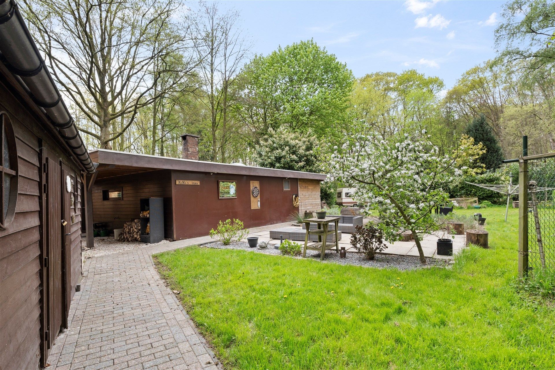Open bebouwing op 1.197m² (wonen mogelijk !) foto 2
