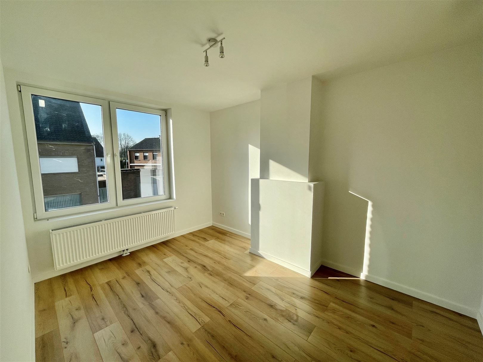 Gerenoveerde woning met 3 slpks foto 8