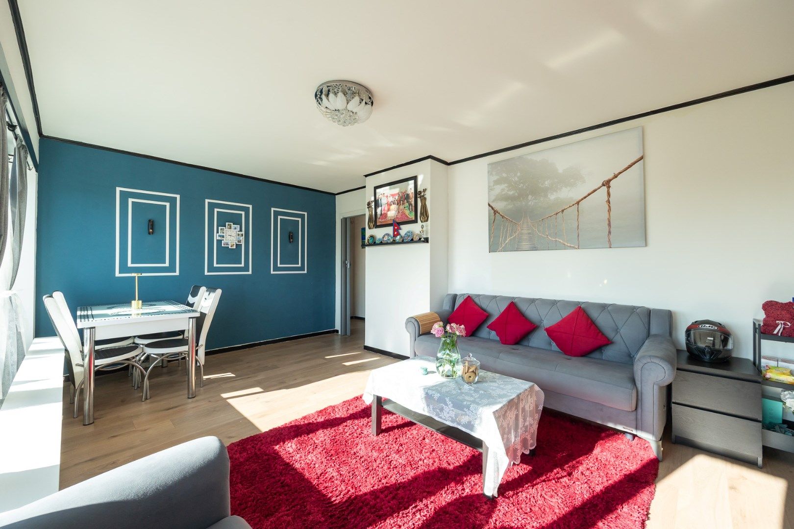 Volledig gerenoveerd 2-slaapkamer appartement (7v) met terras! foto 4