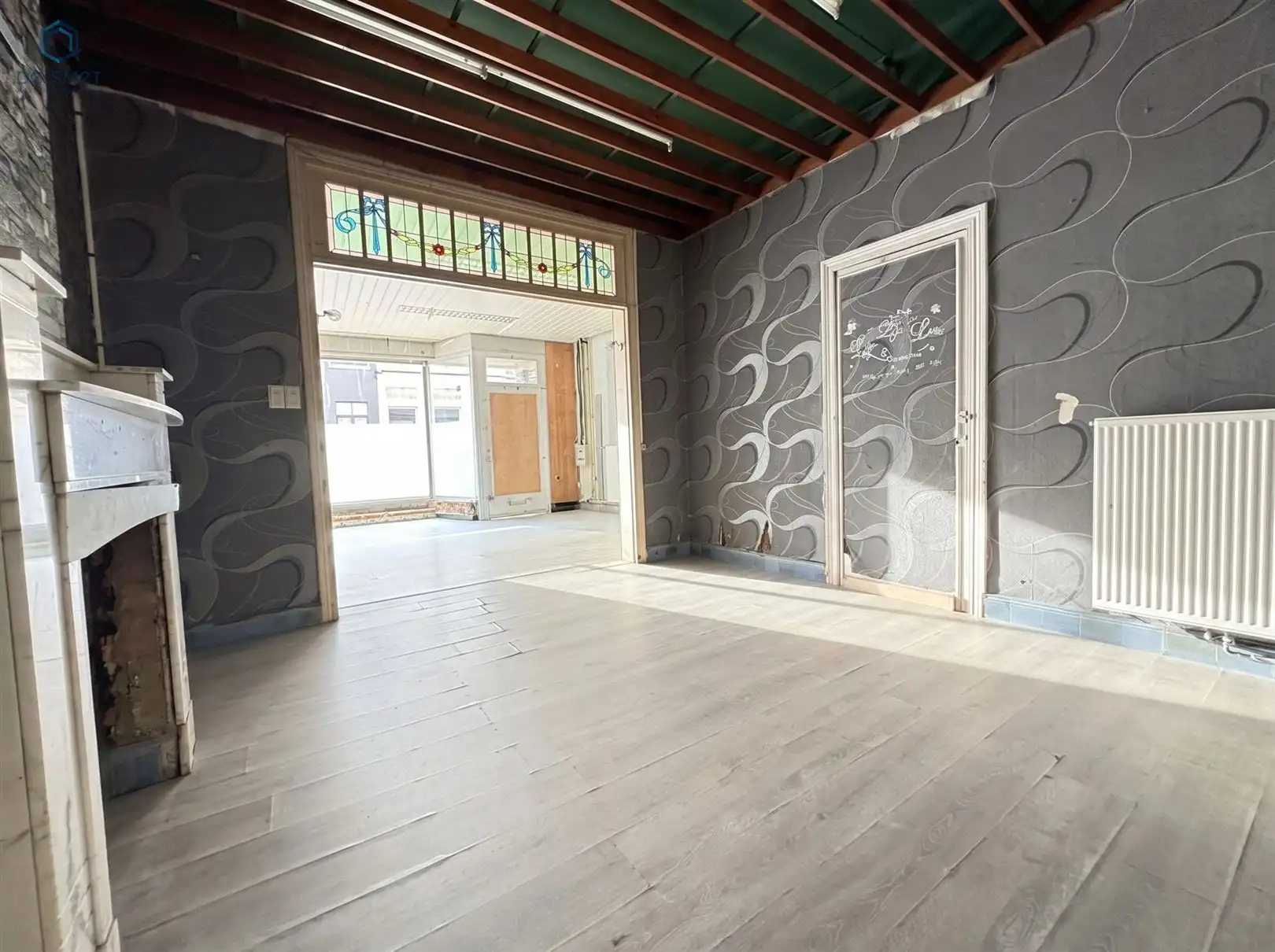 Verrassend ruime te verbouwen woning foto 5