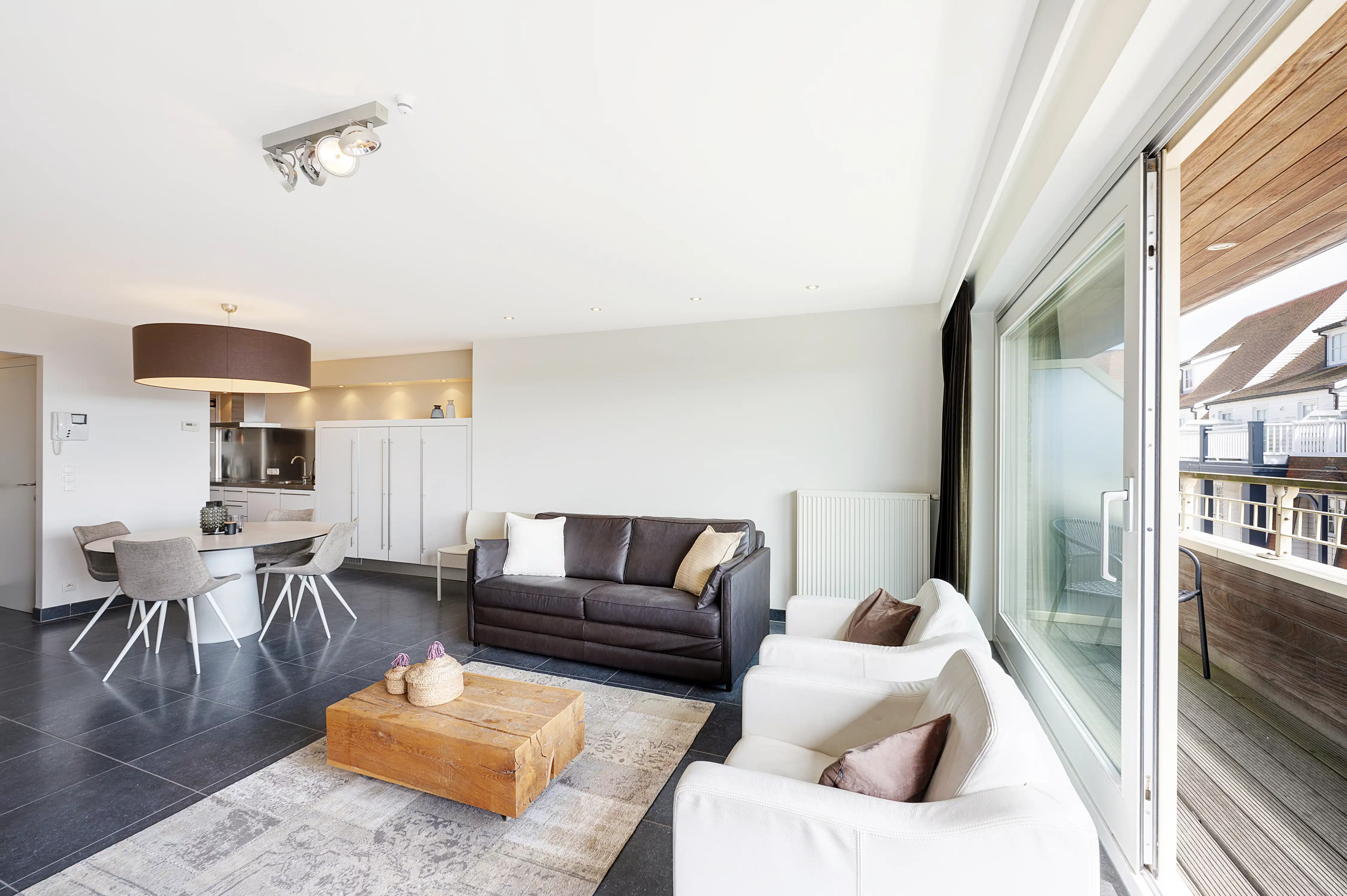 Ruim Duplex appartement op enkele passen van de Zeedijk te Duinbergen foto 9