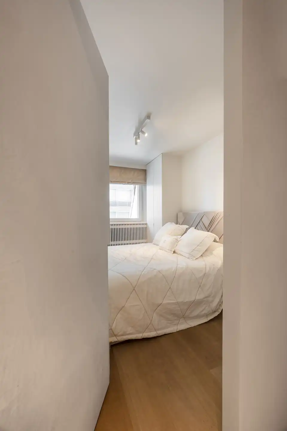 Luxueus gerenoveerd hoekdakappartement met frontaal zeezicht foto 30