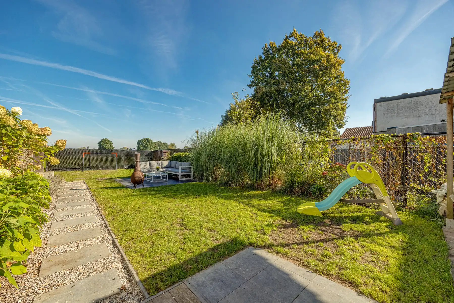 Ruime woning met garage en open uitzicht foto 21