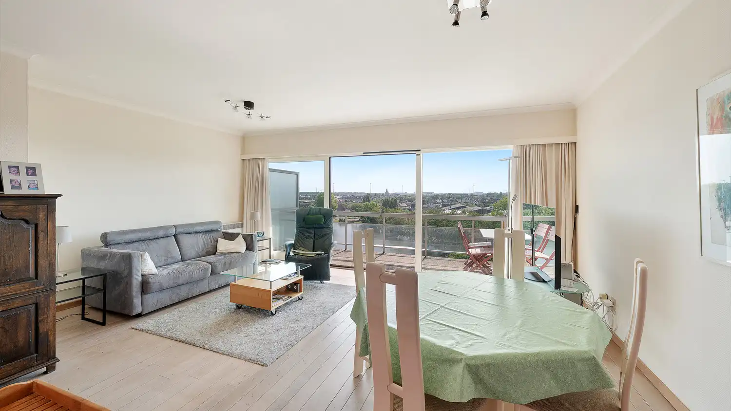 Zongericht ruim 2-slaapkamer appartement met prachtige zichten foto 2