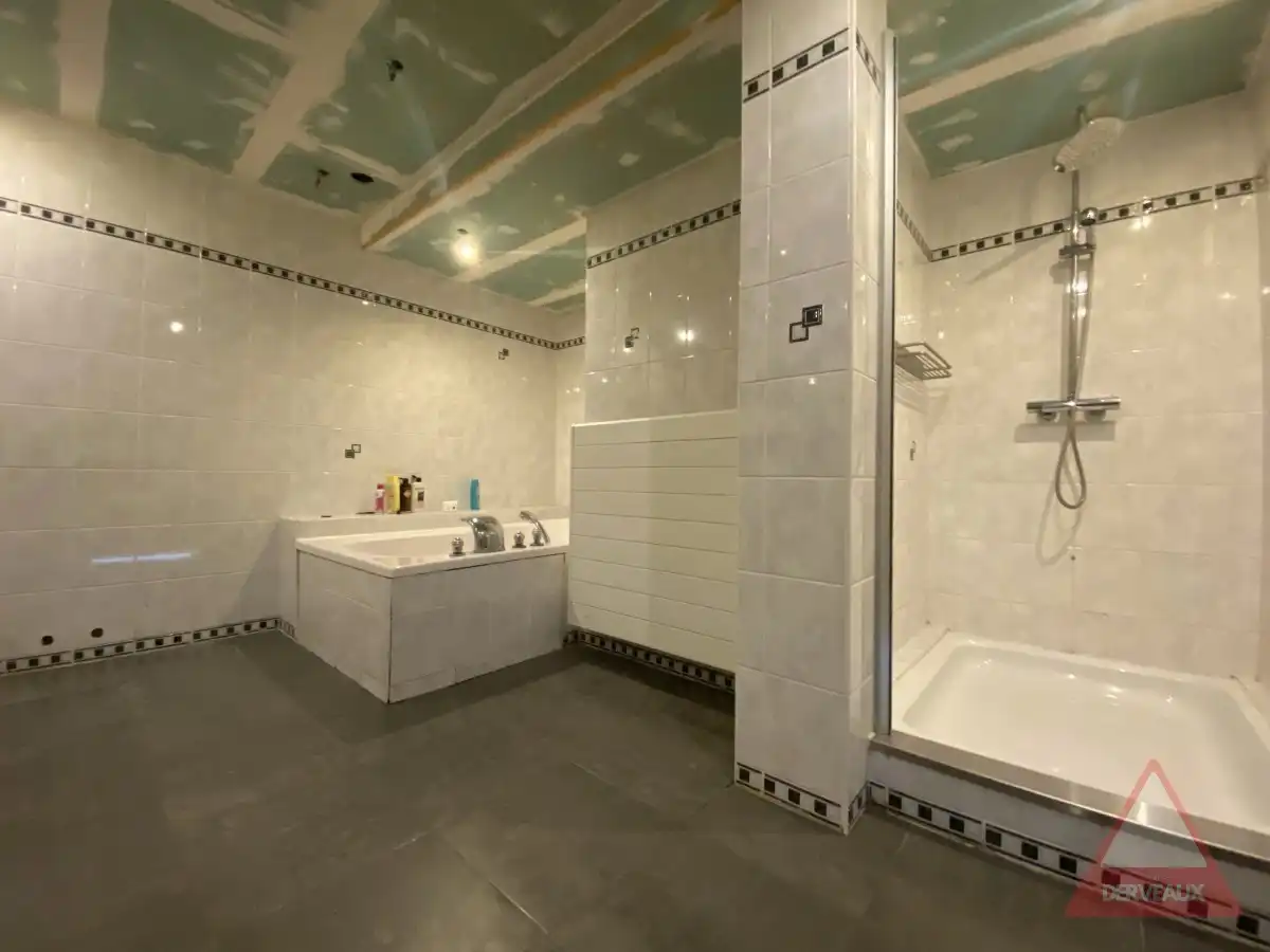 Hooglede – Open woning met loods, dubbele garage en lift op centrale ligging foto 12