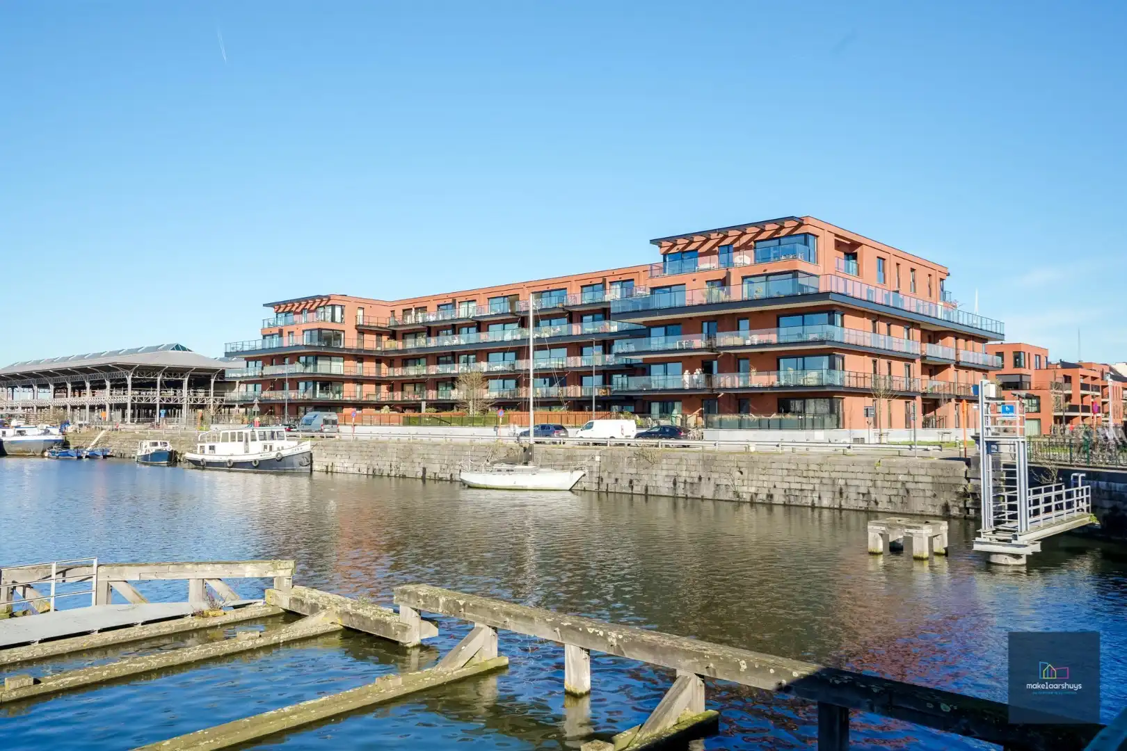 Schitterend 2-slp.app met 2 terrassen, garage en kelder foto {{pictureIndex}}