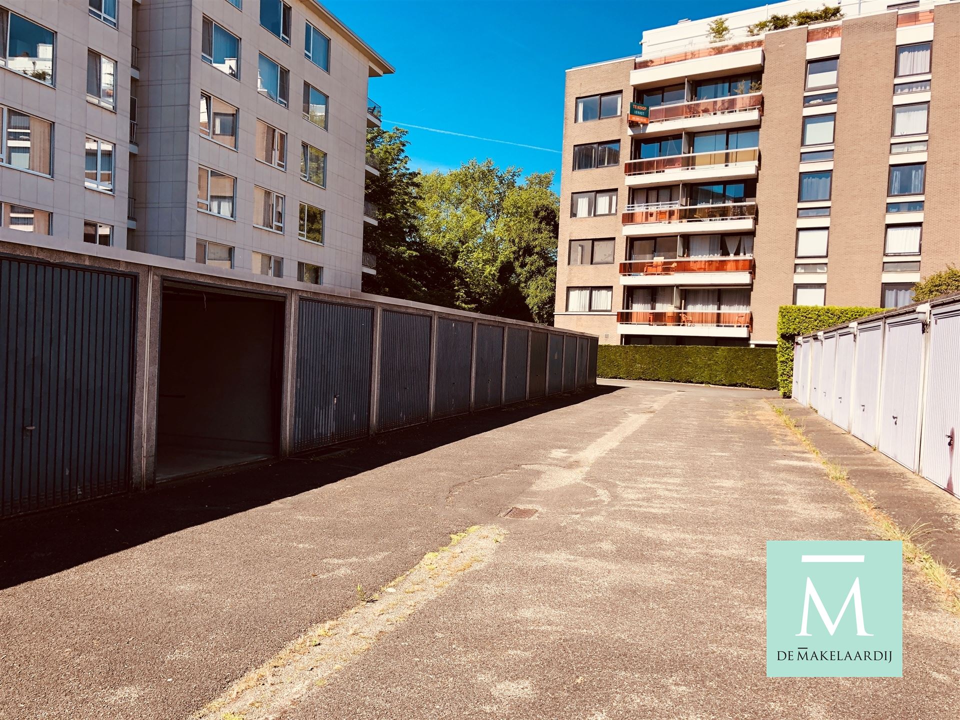 Centraal gelegen garagebox evenals twee ondergrondse autostaanplaatsen te koop:  foto 3