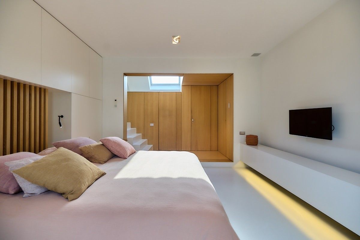 Buitengewone interbellum architecten-burgerwoning met tuin die omgevormd werd tot een hedendaagse luxueuze concept-woning. foto 33