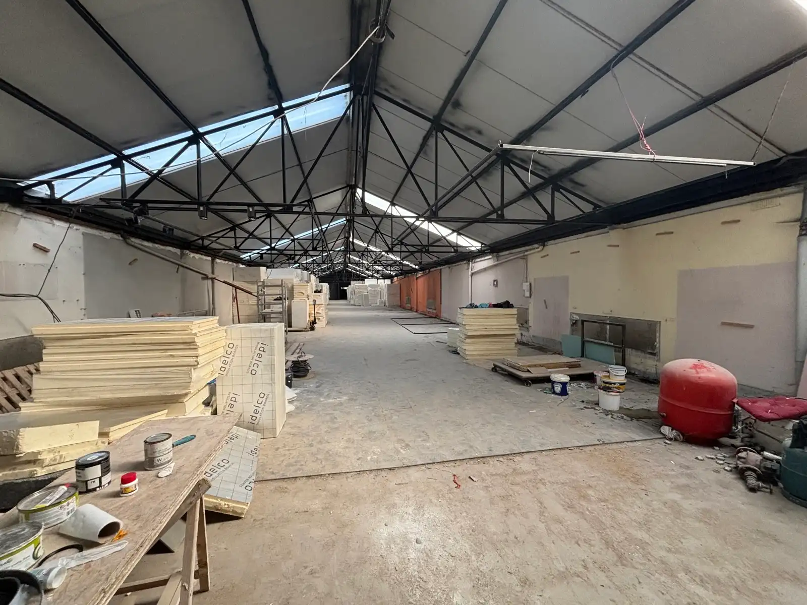 Handelsgelijkvloers te huur tegenover Carrefour Borsbeek foto 7