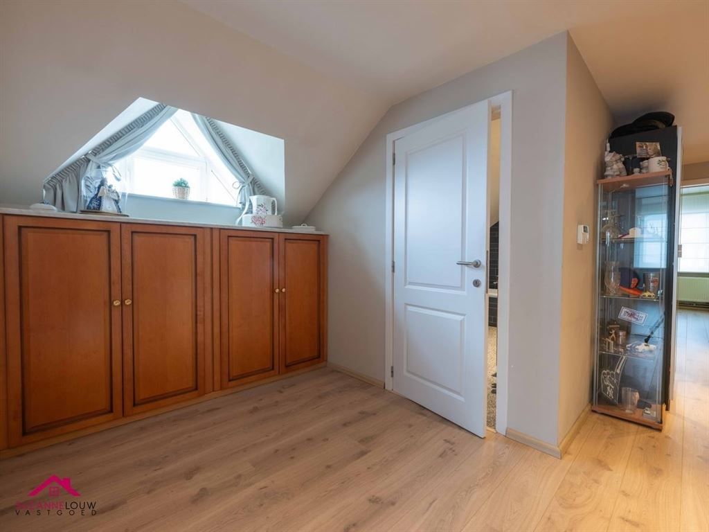 Verrassend ruime, instapklare, vrijstaande woning met inpandige garage foto 28