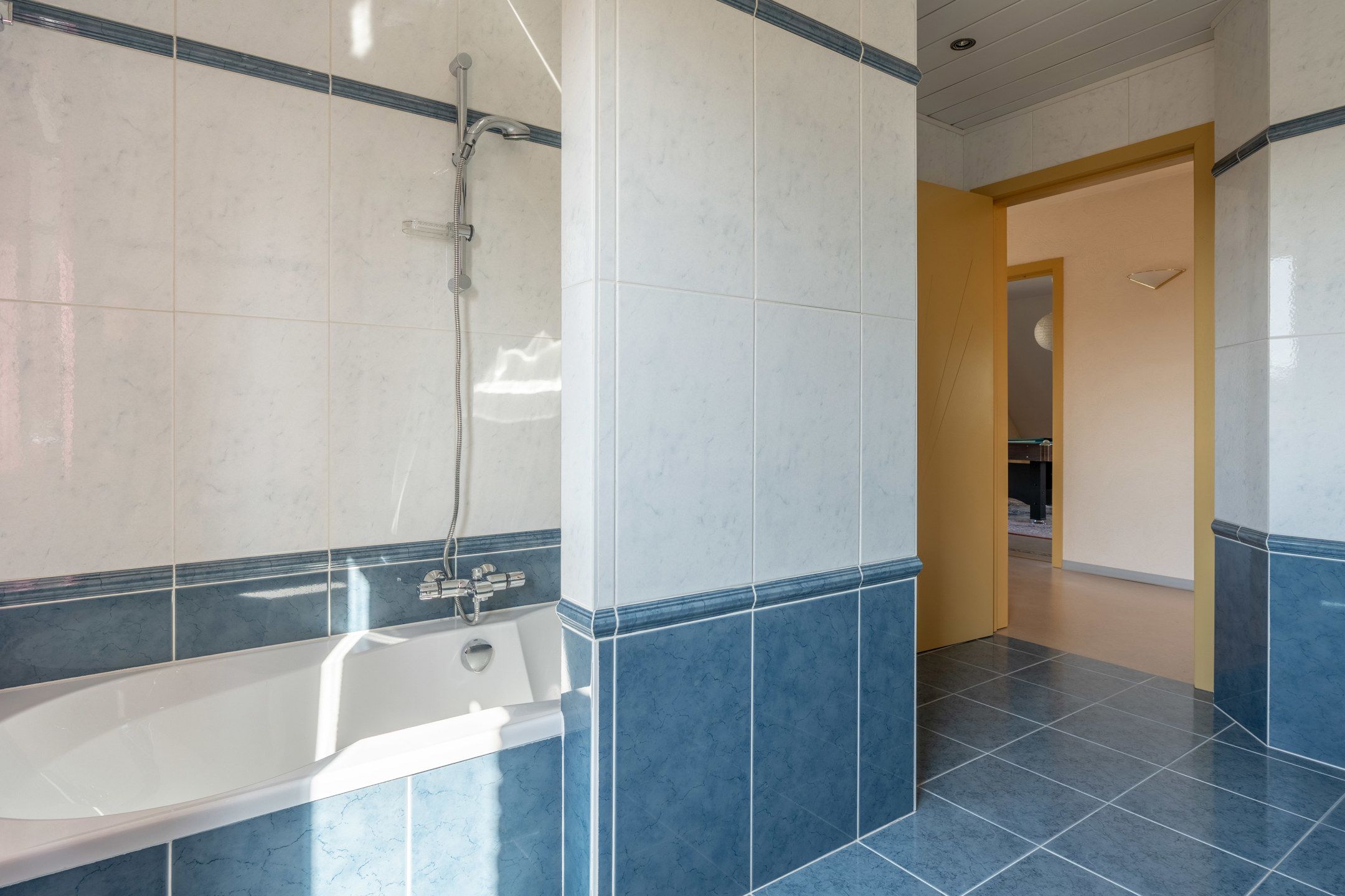 Goed onderhouden villa met 5 slpk's op perceel van 1.060m². foto 27