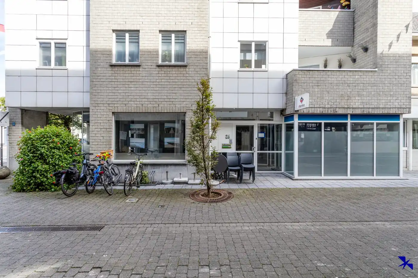 Commercieel handelspand te huur in het centrum van Hamme foto 7
