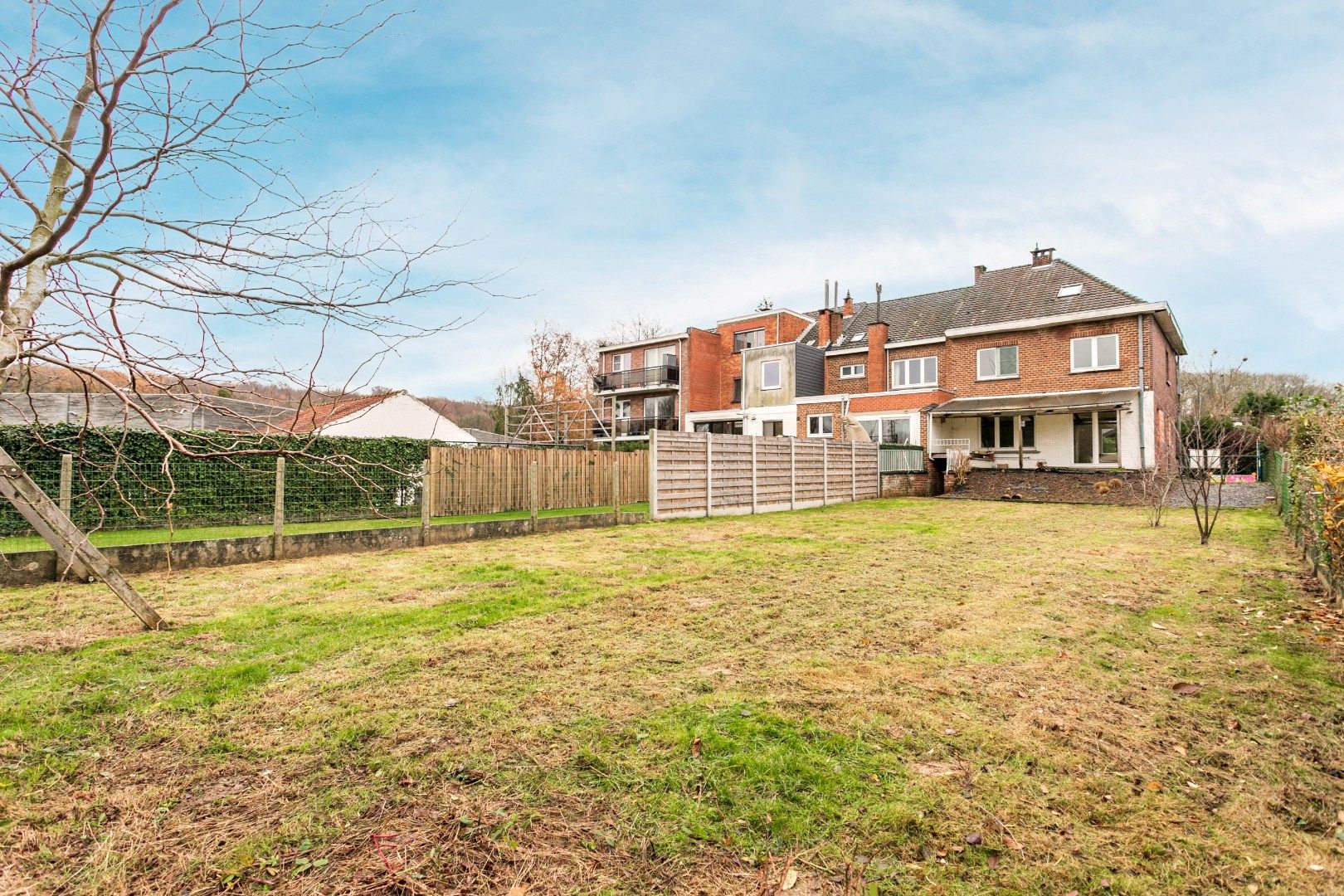 Instapklare woning met 4 slpk op perceel van 5a 45ca foto 18