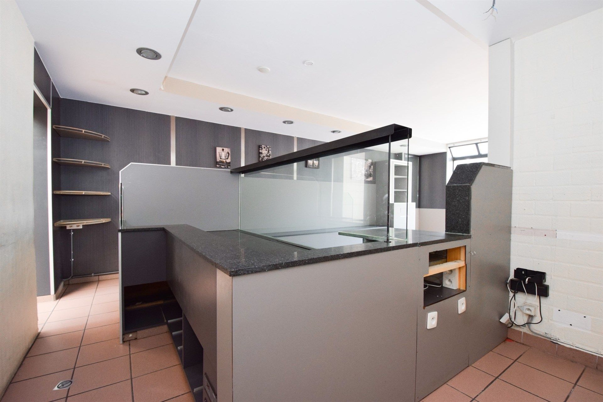 Uitstekend gelegen opbrengsteigendom bestaande uit handelsgelijkvloers + duplex appartement foto 5