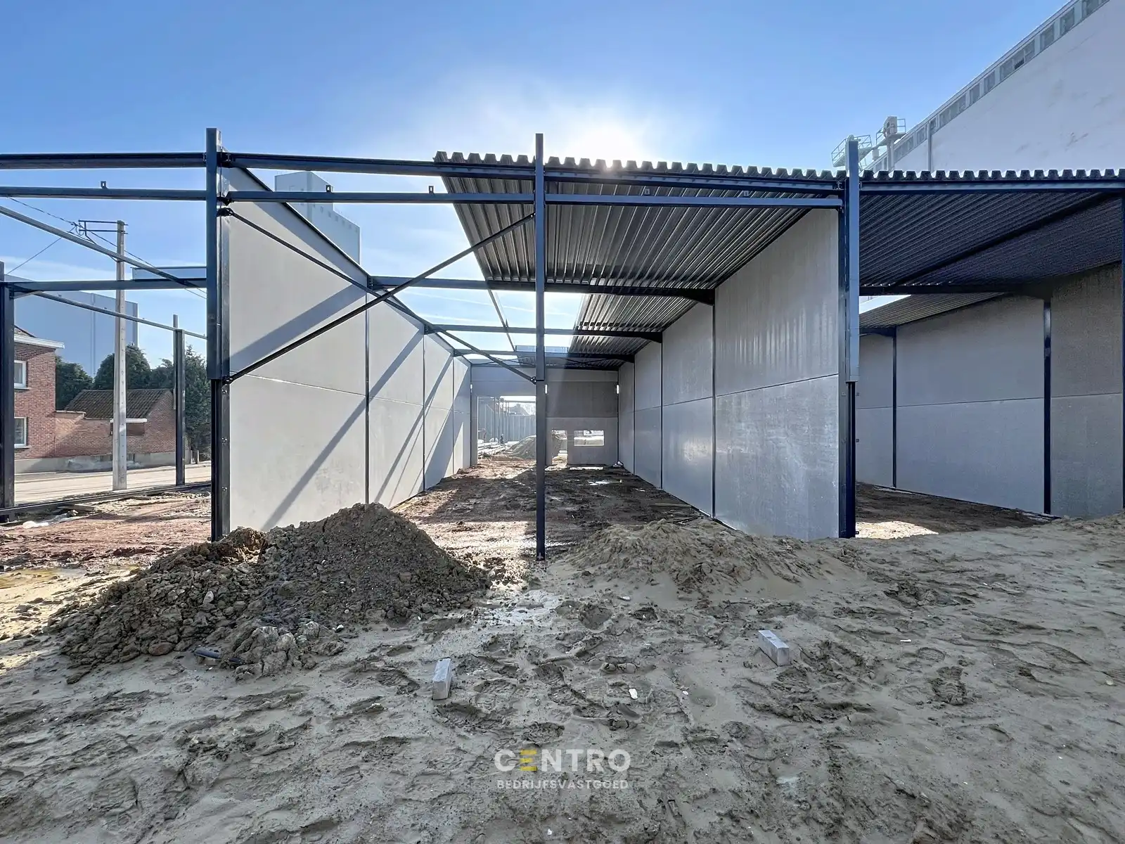 Nieuwbouw KMO-units van 245m² TE HUUR (VH van 7m, 2 parkings, aparte loopdeur en raam), te Kerkhove (Avelgem). foto 9