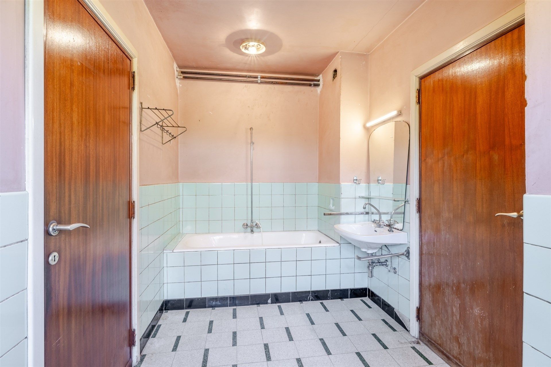 Halfopen renovatiewoning met  verdere mogelijkheden in centrum Wetteren foto 13