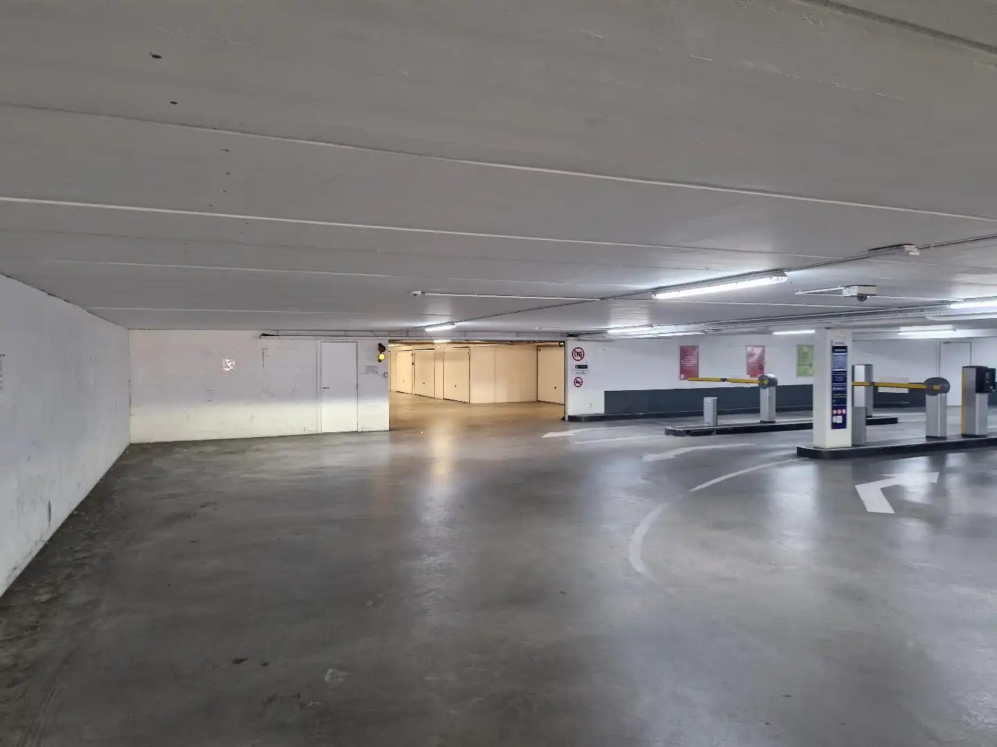 Ruime garage te huur te Nieuwpoort-bad foto 3