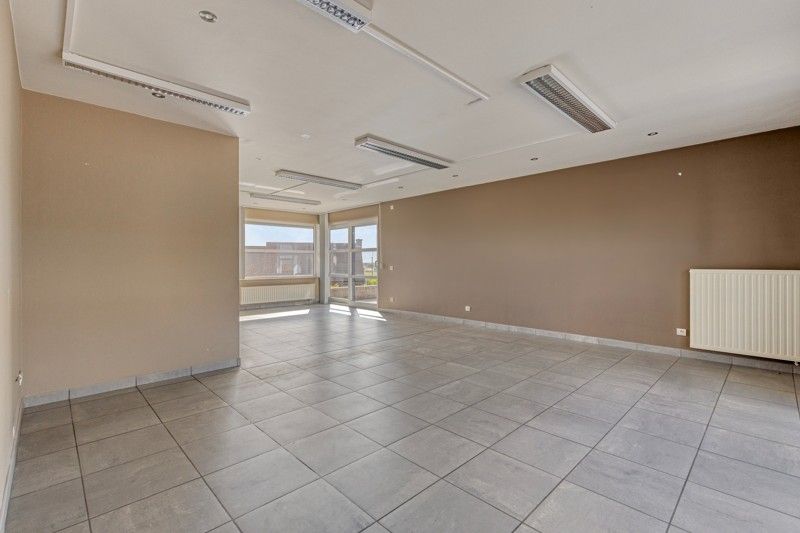 Polyvalente kantoorruimte met 3 slaapkamer appartement TE KOOP in Tielt! foto 27