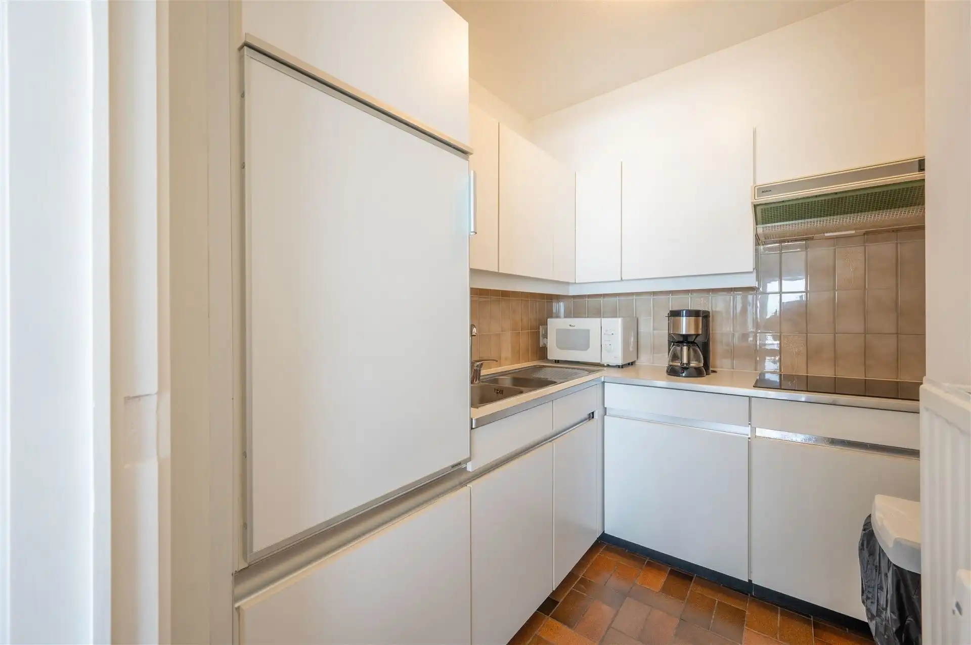 Wonen met de zee als decor – volledig gerenoveerde studio met terras foto 4