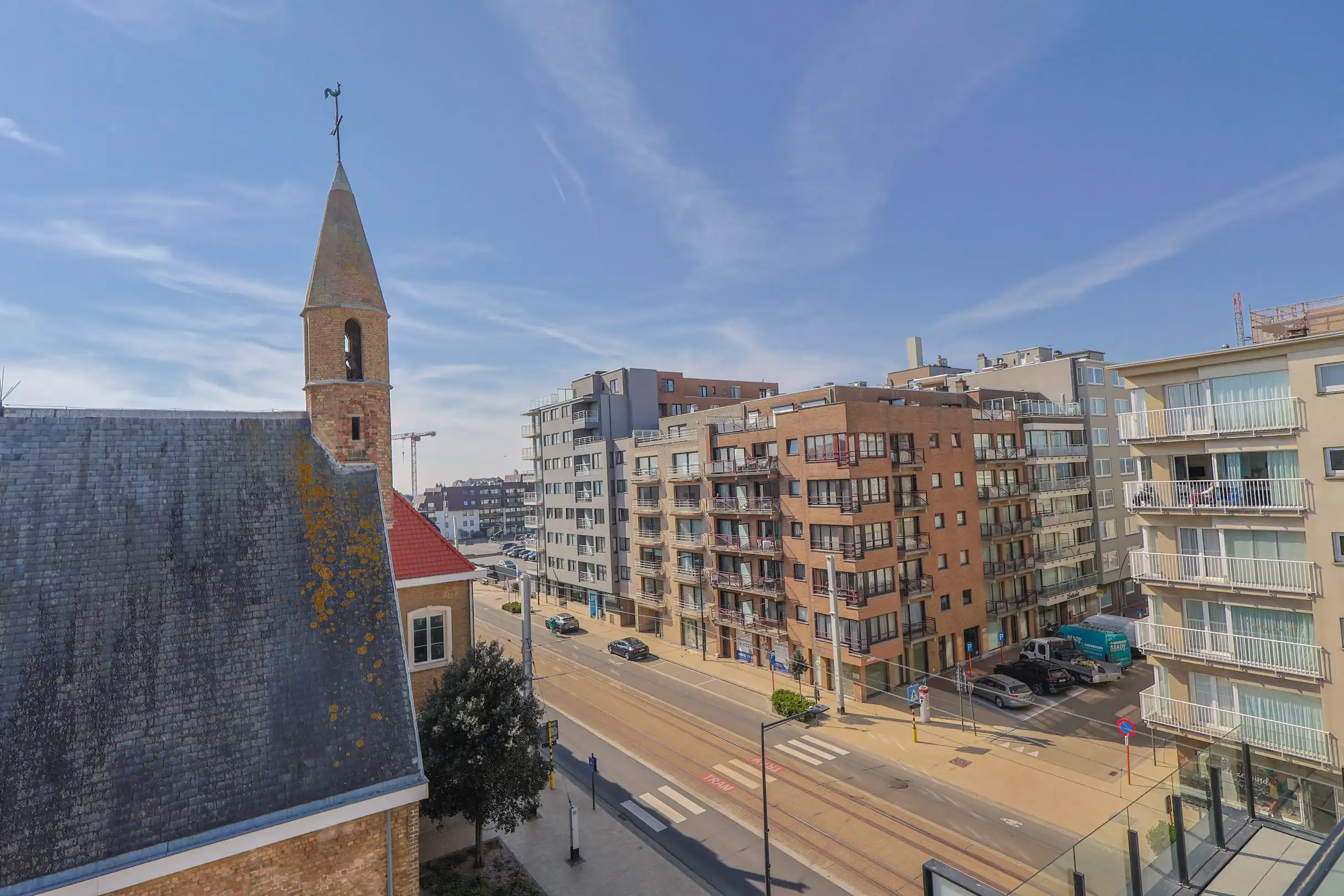 Verhuurde assistentiewoning met uitzonderlijk ruim zonneterras van 64,5m² in Oostduinkerke! foto 12