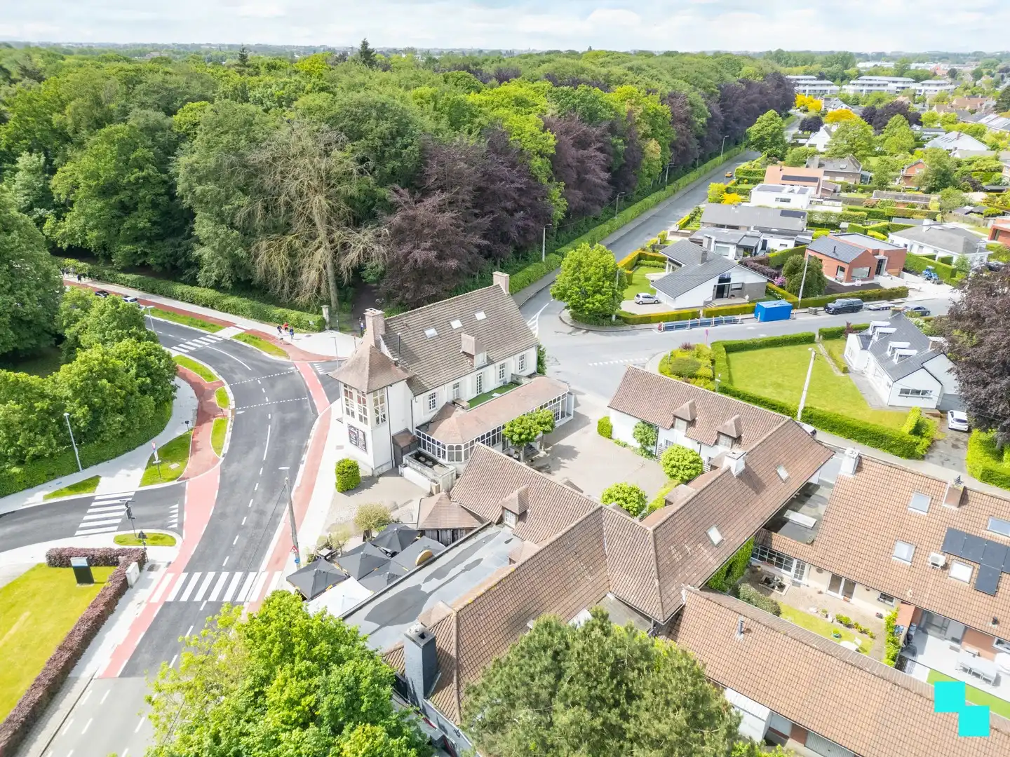 Multifunctionele eigendom op absolute toplocatie - Rumbeke foto {{pictureIndex}}