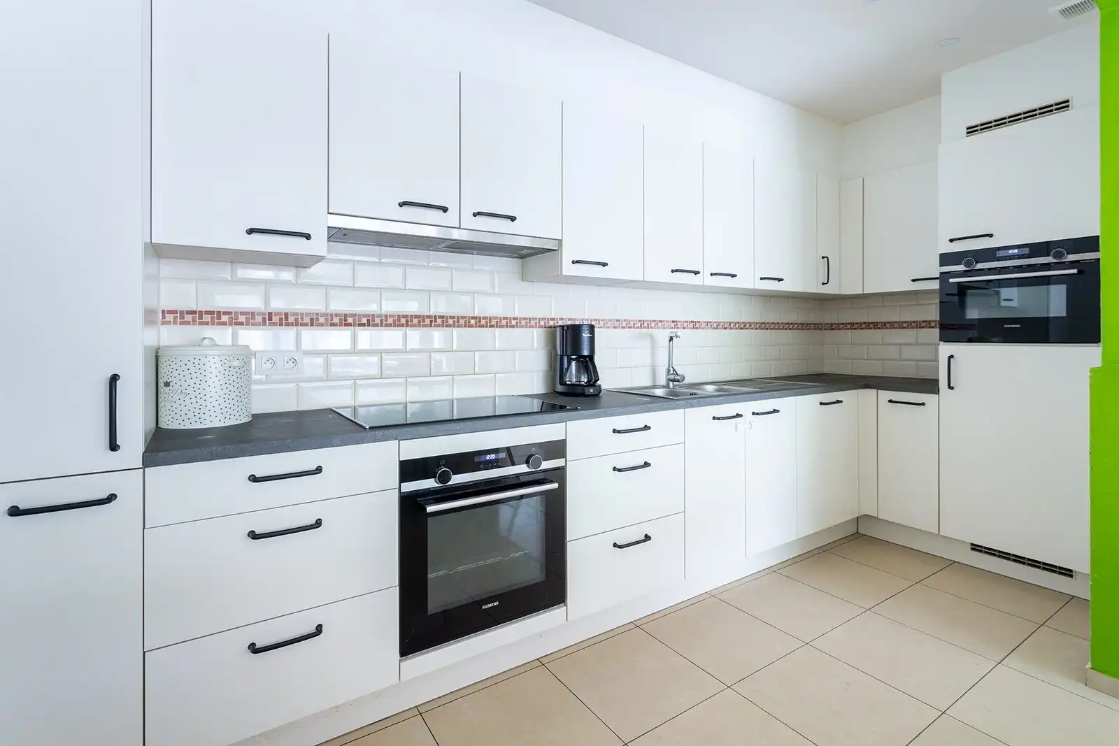 Uiterst ruim vierslaapkamer appartement tussen het Stadspark en de Theaterbuurt!  foto 11