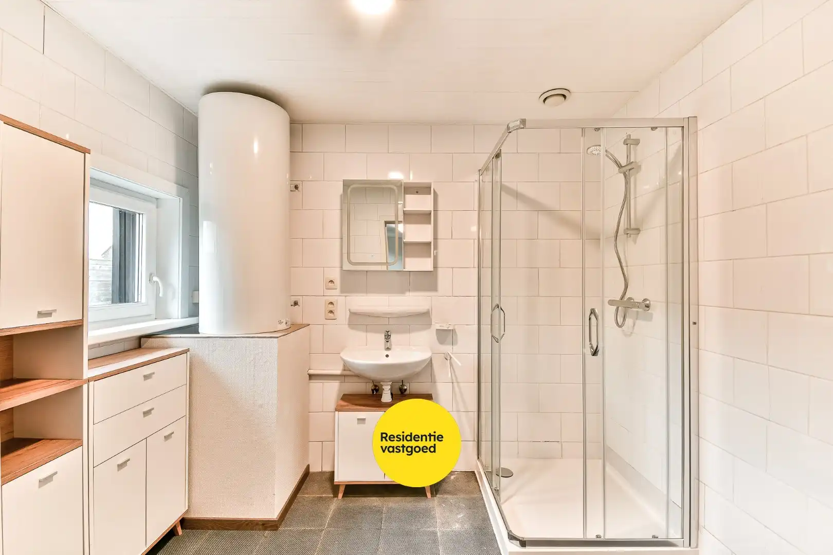 Instapklare woning met 3 ruime slaapkamers en zonnige achtertuin nabij centrum Gistel foto 8