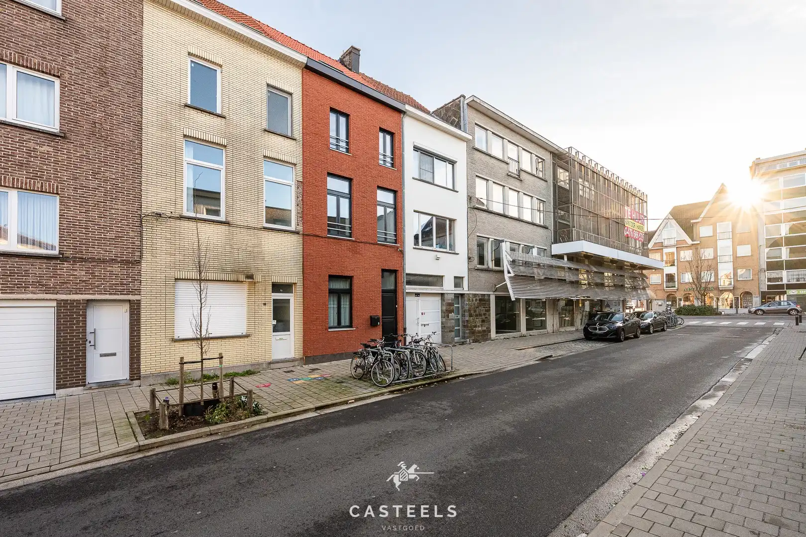 Recent gerenoveerde woning met 5 slpk, koer en terras te Gent foto 28